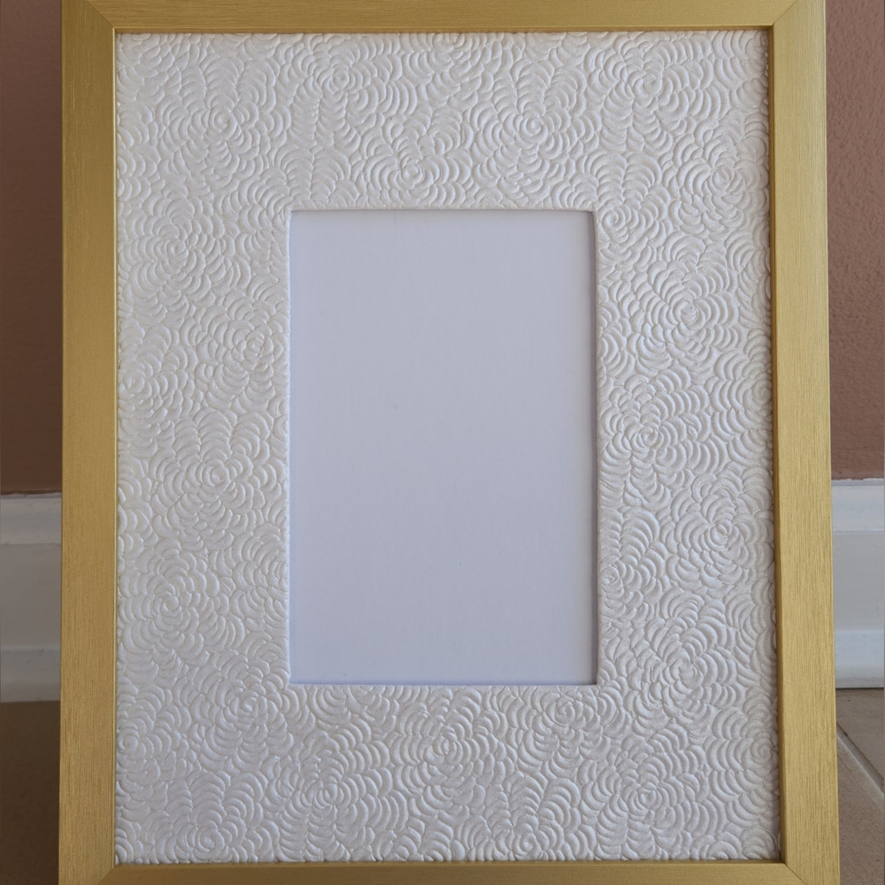 Premium Textured White Picture Frame + Mat Combo: An Exquisite, Handcrafted Gem